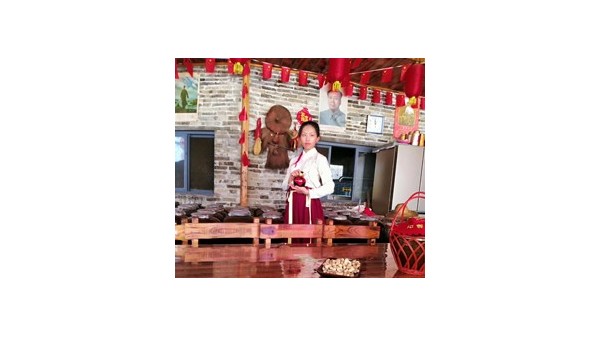 雙峰寨引進(jìn)電加熱釀酒設(shè)備，邀請(qǐng)游客體驗(yàn)堆花酒釀造全過(guò)程！