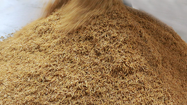 用雅大烤酒設(shè)備做固態(tài)酒要加輔料嗎？