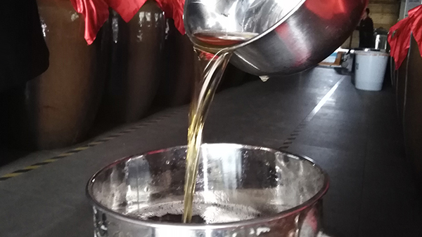 千年傳承的黃酒為何被燒酒設備釀造的白酒搶占市場？