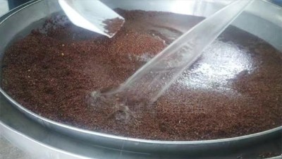 夏季用白酒釀造設(shè)備做固態(tài)酒，忽視這個(gè)泡糧細(xì)節(jié)，小心感染雜菌