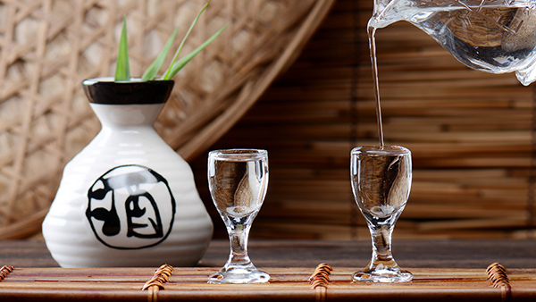 為什么中國(guó)白酒用蒸餾酒設(shè)備一次蒸餾就能獲得很高度數(shù)的原酒？