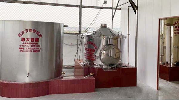 用白酒蒸餾設(shè)備蒸固態(tài)酒時這樣做，可減少損失，提高出酒率！