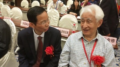 季老說喝不起茅臺喝農村烤酒設備釀的五糧酒，這是...