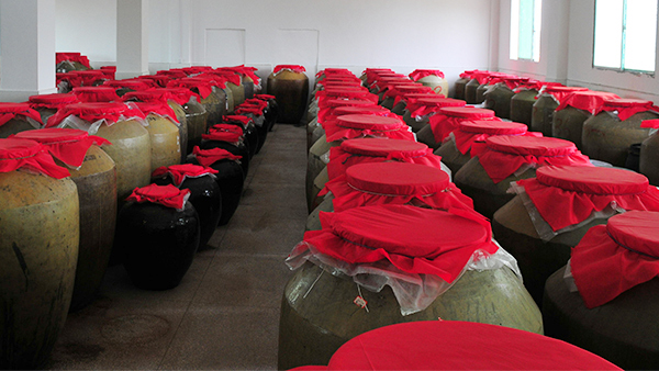 【白酒蒸餾設(shè)備】白酒陳釀對環(huán)境、儲酒容器有什么要求？