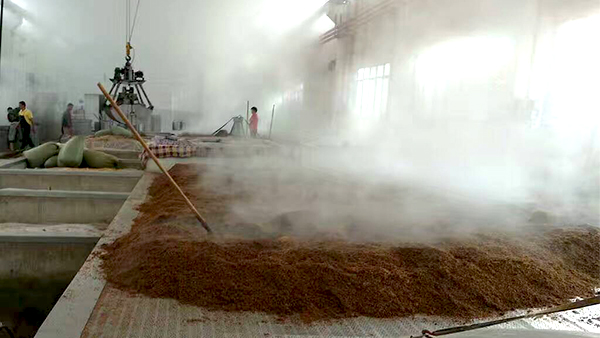 用白酒釀酒設(shè)備蒸酒，起窖全流程您清楚嗎？