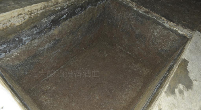 6.29起窖后，及時將窖池清掃干凈