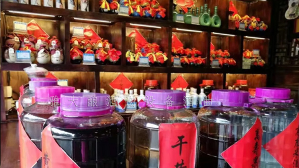 下礦挖煤的張哥用純糧釀酒設備開酒坊，走上釀酒創(chuàng)業(yè)之路