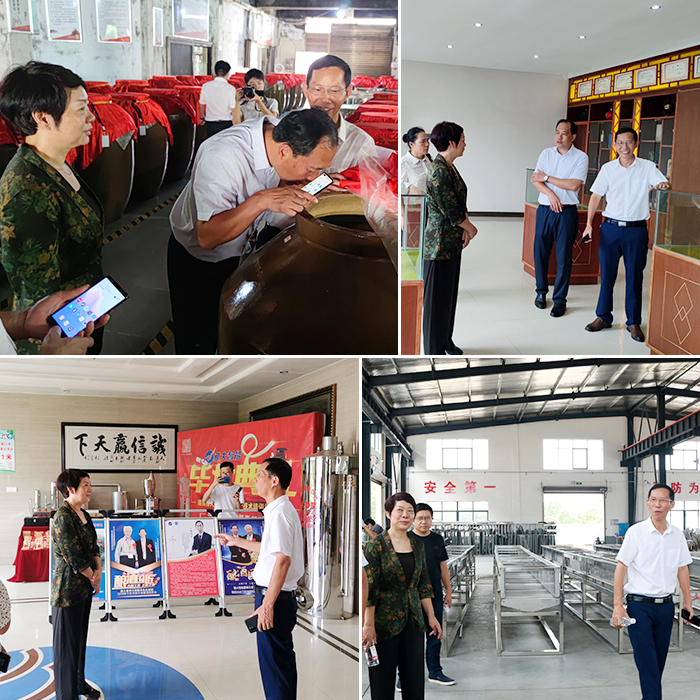 市政協(xié)副主席、市科技局局長(zhǎng)魏秋云一行領(lǐng)導(dǎo)正在雅大參觀調(diào)研