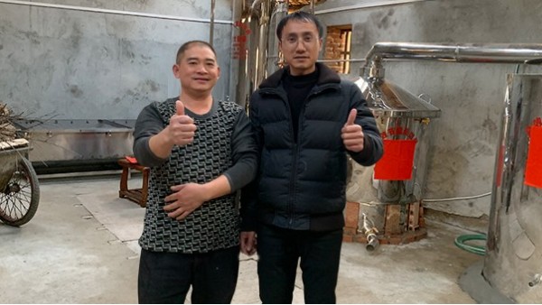 亮了！亮了！500斤白酒釀酒設(shè)備同時蒸糧蒸酒只用了4小時！