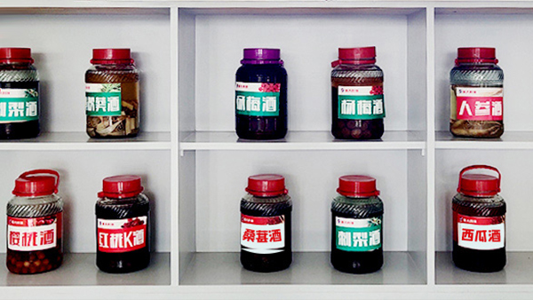 當(dāng)季特別適合“泡酒”的幾種水果，看看你們當(dāng)?shù)赜袔追N！