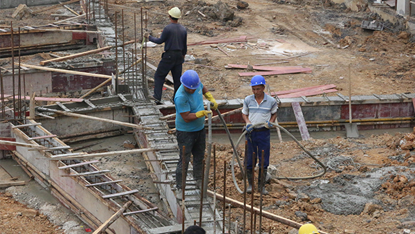 工地干活太辛苦？零基礎(chǔ)用烤酒設(shè)備做酒，干另一番大事業(yè)！