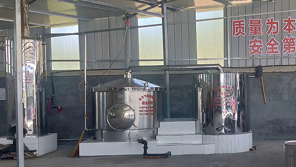 秋冬釀酒旺季，怎樣選擇1套適合自己的白酒釀酒設(shè)備？