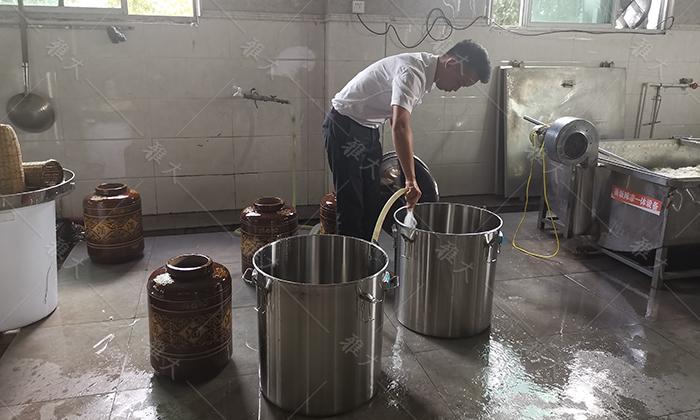 用電加熱釀酒設(shè)備做固態(tài)酒，怎樣做好場地衛(wèi)生？3