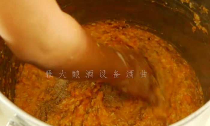 9.25加入雅大紅薯酒曲，攪拌均勻