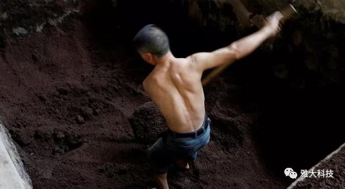 燒酒設(shè)備-出窖后，應(yīng)該把窖底、窖壁清掃干凈