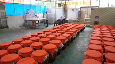 用小型酒廠釀酒設(shè)備開家小酒坊，需要投入哪些成本？