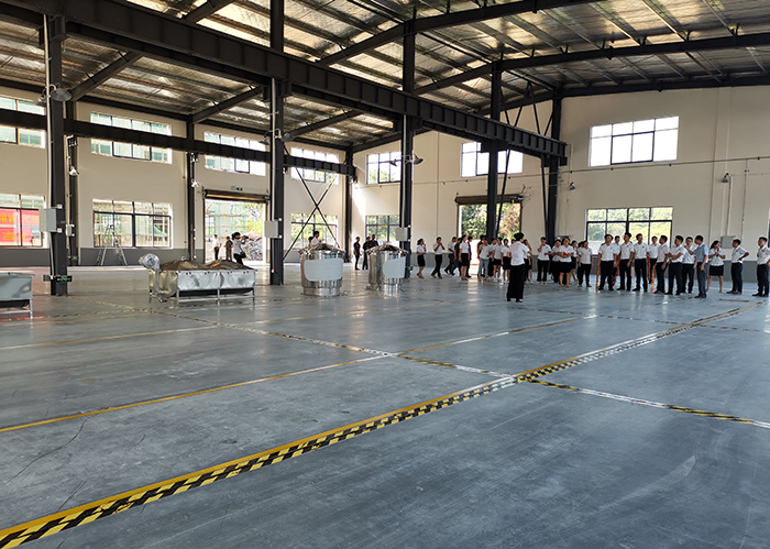 8.5不銹鋼釀酒設備廠內部結構