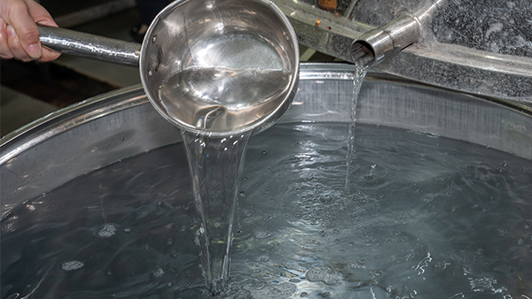 用蒸餾釀酒設(shè)備對白酒進行二次蒸餾能改善口感嗎？