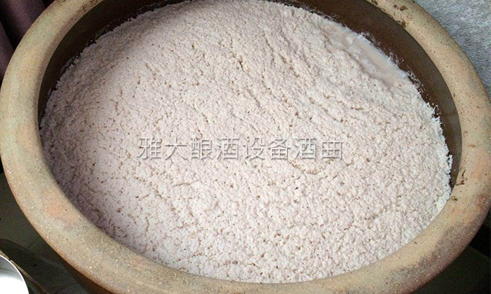釀酒工藝-低度白酒是如何用白酒釀酒設(shè)備釀制的？4