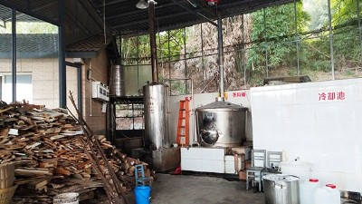 35歲后我已不再年輕，我就用釀酒蒸餾設備回家釀酒