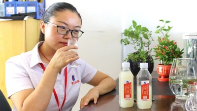 高粱釀酒設(shè)備：醉好的生活莫過于兜里有錢，心里有光，杯中有酒
