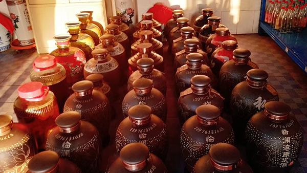 小型酒廠釀酒設(shè)備：想知道臨瀾灣純糧酒大賣全國(guó)的奧秘，請(qǐng)點(diǎn)這里