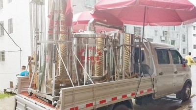 推著小型烤酒設(shè)備上門加工釀酒，顧客在意的到底是什么？