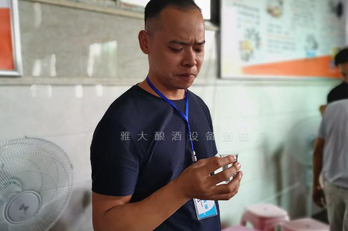 雅大客戶(hù)現(xiàn)場(chǎng)品酒