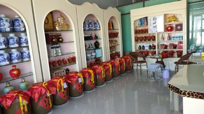 想開家純糧釀酒設(shè)備酒坊，但我一點(diǎn)也不會(huì)，有什么建議？