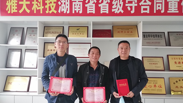 退休后在后花園裝套烤酒設(shè)備開(kāi)酒坊，每天跟朋友約約酒，聊聊天！