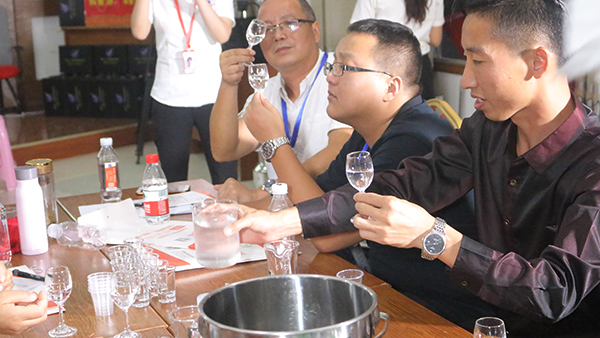 低度酒就是將燒酒設備釀出來的高度酒加水降度？