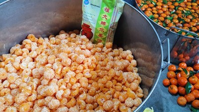 將砂糖桔倒掉也不賤賣？雅大釀酒設(shè)備廠家給出第三種解決方法