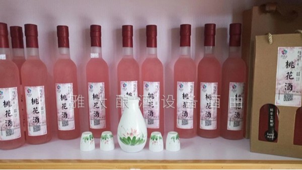 桃花源不僅桃花美，用熟料釀酒設(shè)備釀造的桃花酒更美