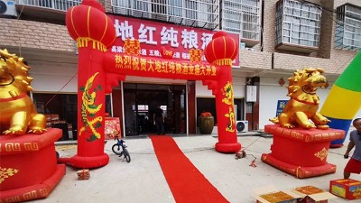 揭密小縣城用純糧釀酒設(shè)備釀酒的散裝酒坊，利潤(rùn)究竟有多大！