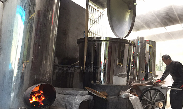 12.27用雅大純糧釀酒設(shè)備，60歲的老人也可操作一個(gè)傳統(tǒng)酒坊