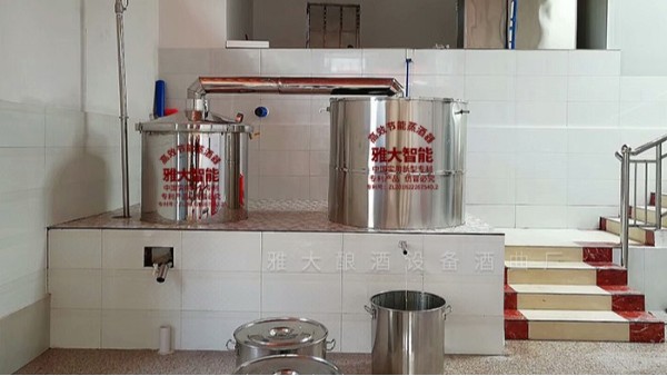 老黃酒廠“舊貌換新顏”，引進大型釀酒設(shè)備做白酒