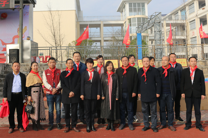 出席本次活動的政、企、校代表一行人合影