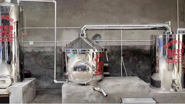 疫情期間錢(qián)難掙，用小型釀酒設(shè)備釀酒創(chuàng)業(yè)奔小康