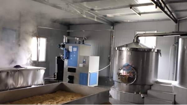 引進生物顆粒釀酒設(shè)備，將小酒坊升級為大酒廠