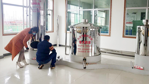 豬肉生意太辛苦，用不銹鋼釀酒設(shè)備開酒坊后老婆開心得像個(gè)孩子