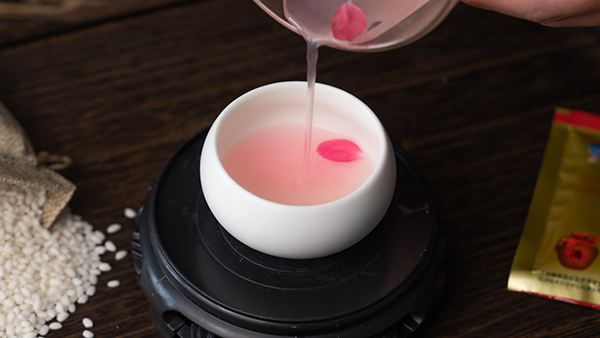 釀一壇美味桃花糯米酒，封存春天的味道