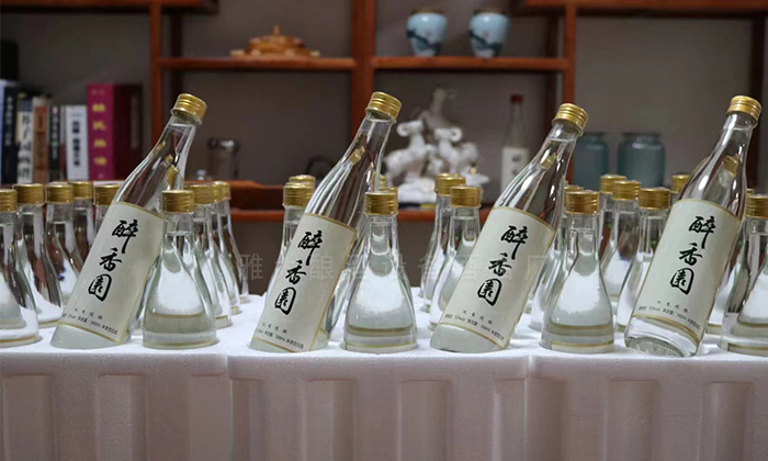 用純糧釀酒設(shè)備開酒坊，要有自己的商標(biāo)