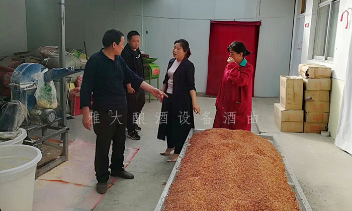 用雅大釀酒設備做高粱酒