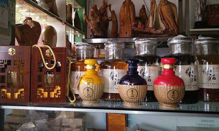 9.16郴州朱總用雅大中型釀酒設備生產的薏米酒2