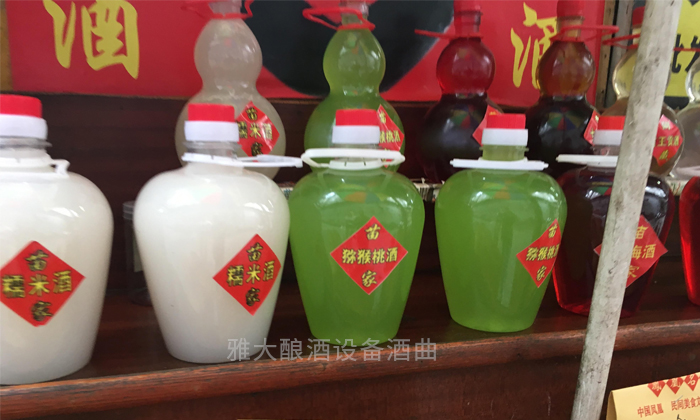 2-「蒸酒設(shè)備」這酒在市面上很少見(jiàn)，據(jù)說(shuō)是用獼猴桃做的