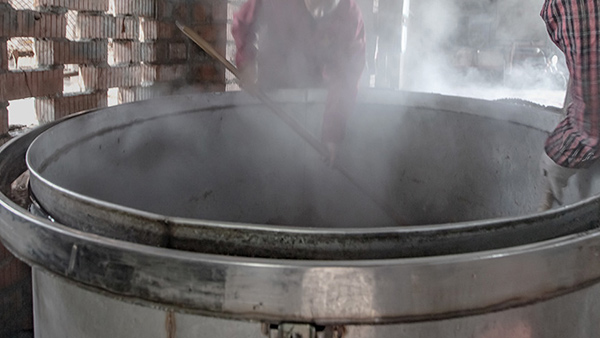 時隔三年，再次考察雅大不銹鋼釀酒設(shè)備，卻為酒坊擴(kuò)大規(guī)模