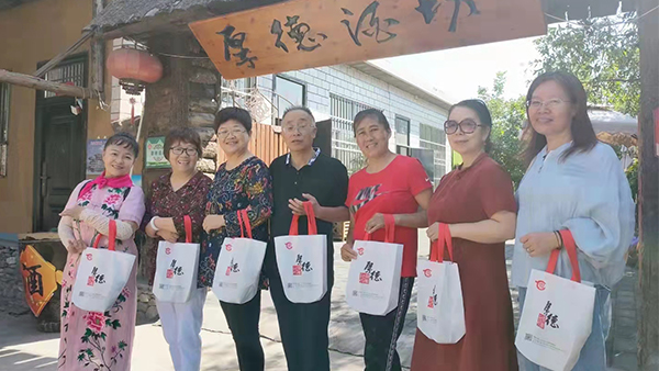 用小型酒廠釀酒設備開酒廠，怎樣積累人脈？