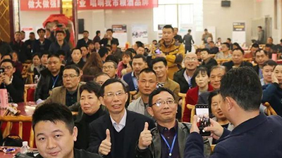 湖南雅大前往臨湘市傳統(tǒng)釀酒產(chǎn)業(yè)培訓(xùn)班，分享雅大釀酒技術(shù)！