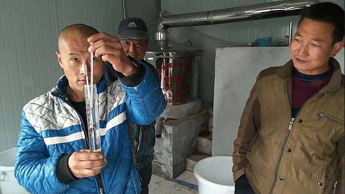 10-25用酒度計(jì)準(zhǔn)確測量酒度