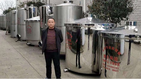 當(dāng)?shù)匾院裙磧毒茷橹?，用白酒生產(chǎn)設(shè)備釀酒創(chuàng)業(yè)應(yīng)該這樣做市場(chǎng)
